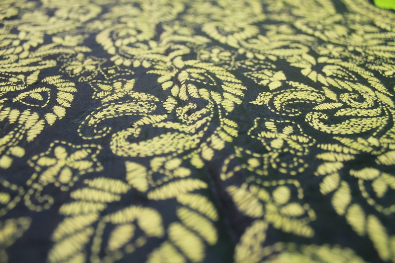 A splendid single colour Kantha stitch done on pure silk.
