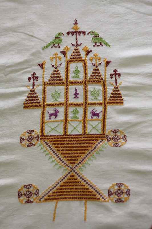 A 'Gopuram' motif using Kasuti embroidery