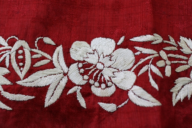 The peony flower is a popular Gara motif and a flower of great significance in the East